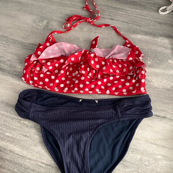 Bathing suits - Picture 2 of 4